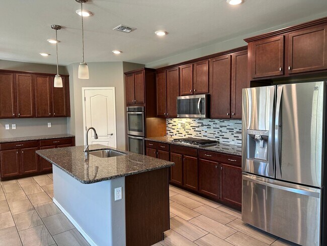 Building Photo - 1445 W Locke Dr