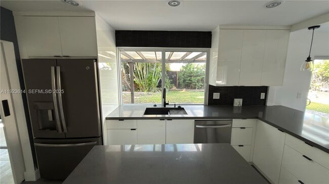 Foto del edificio - 18701 Shauna Manor Dr