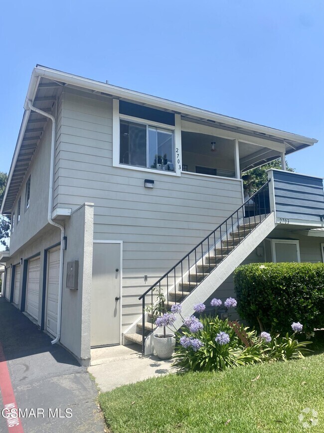 Building Photo - 2703 W Meadowwood