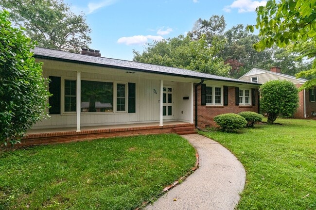 Building Photo - Beautiful 3 bedroom 2 1/2 bathroom Home wi...