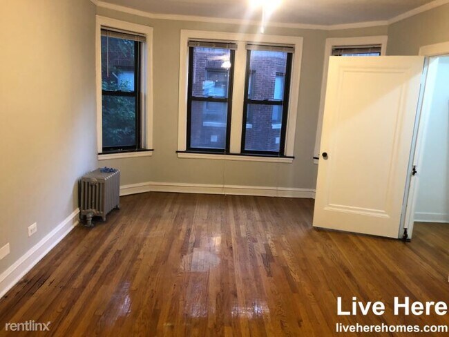 Building Photo - 1 br, 1 bath Condo - 3148 W Belle Plaine Ave