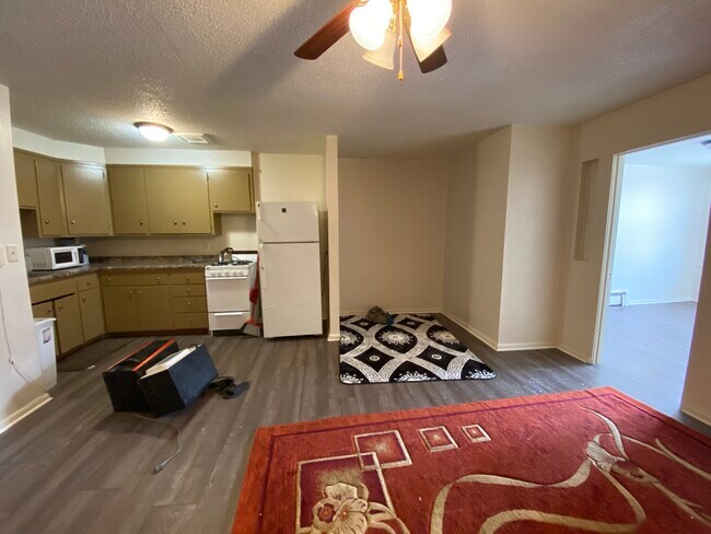 Kitchen/dining - 215 Minnesota S Ave