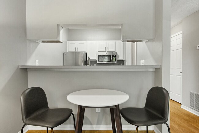 Foto del edificio - 740 Sidney Marcus Blvd NE