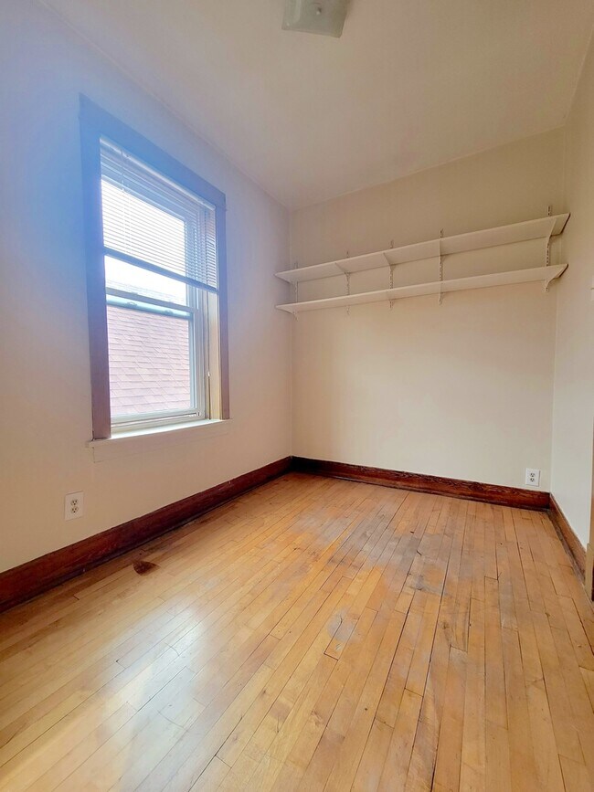 Foto del edificio - 3356 S Emerald Ave