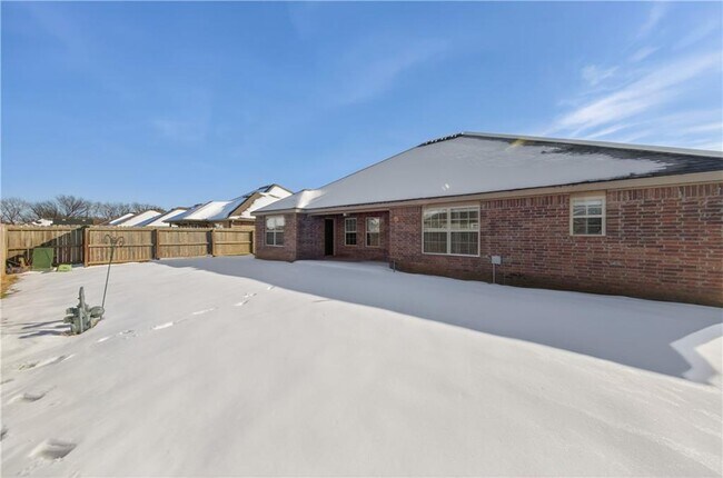 Building Photo - 1241 Kensington Dr