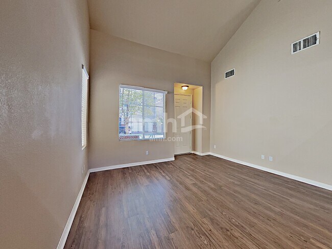 Foto del edificio - 6060 Glowing Cottage Ct