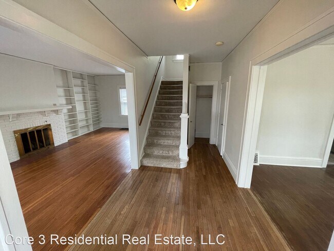 Building Photo - 3 br, 2.5 bath House - 1701 E. Washington