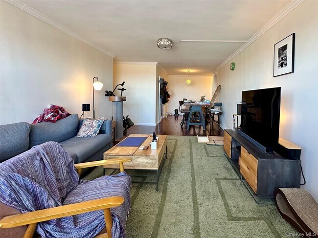 Foto del edificio - 102-10 66th Rd