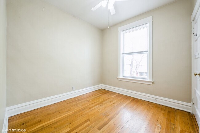 Building Photo - 1623 W Farragut Ave