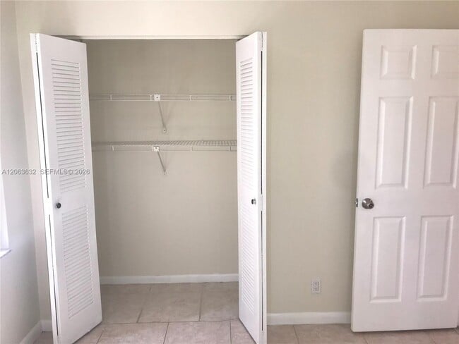 Building Photo - 6796 Palmetto Cir S