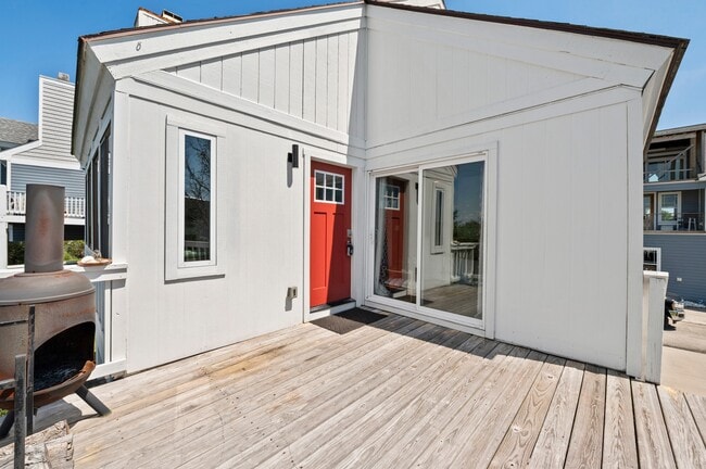 Foto del edificio - 8439 River Rd