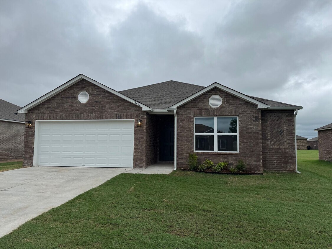 Foto principal - Brand New 4 Bedroom in Bixby