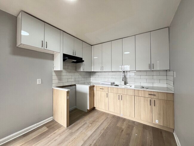 Building Photo - 164 Stegman St