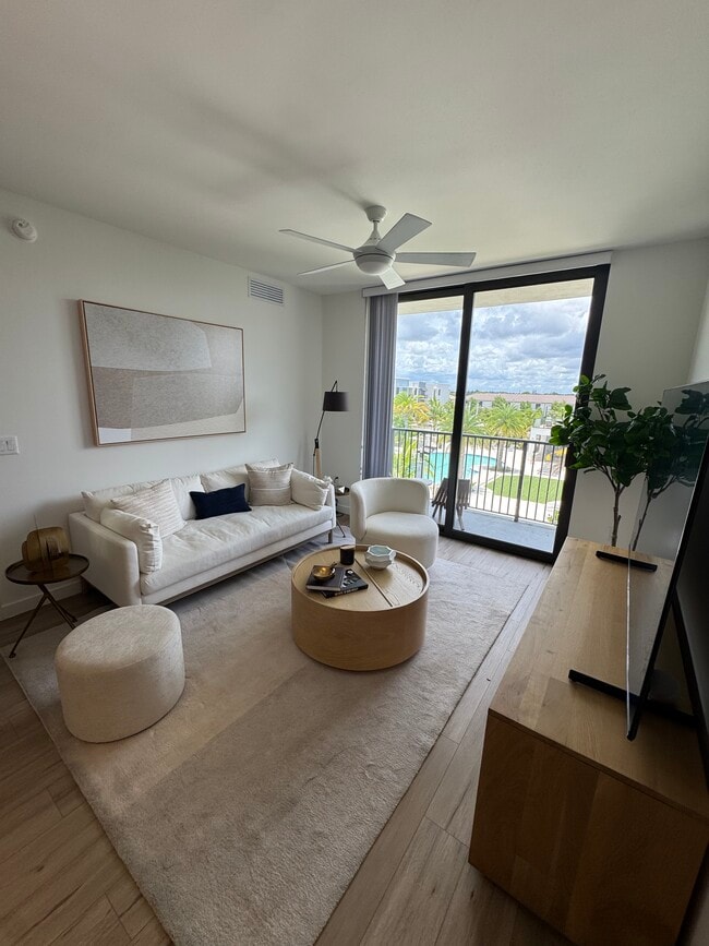 Building Photo - 505 W 76th St