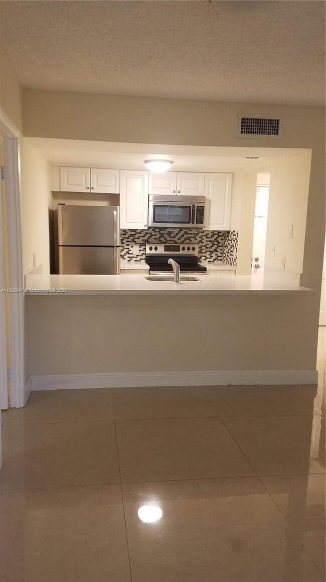 Building Photo - 8100 Geneva Ct