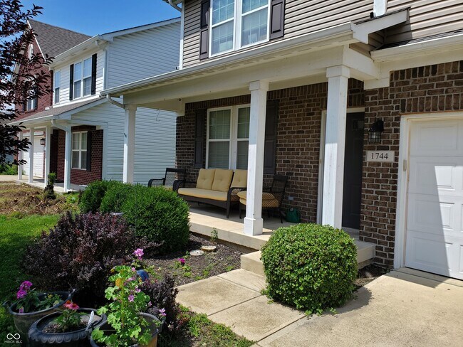 Foto del edificio - 1744 Cold Springs Dr