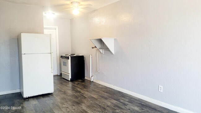 Building Photo - 430 N Charles St
