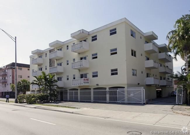 Foto del edificio - 360 NE 125th St