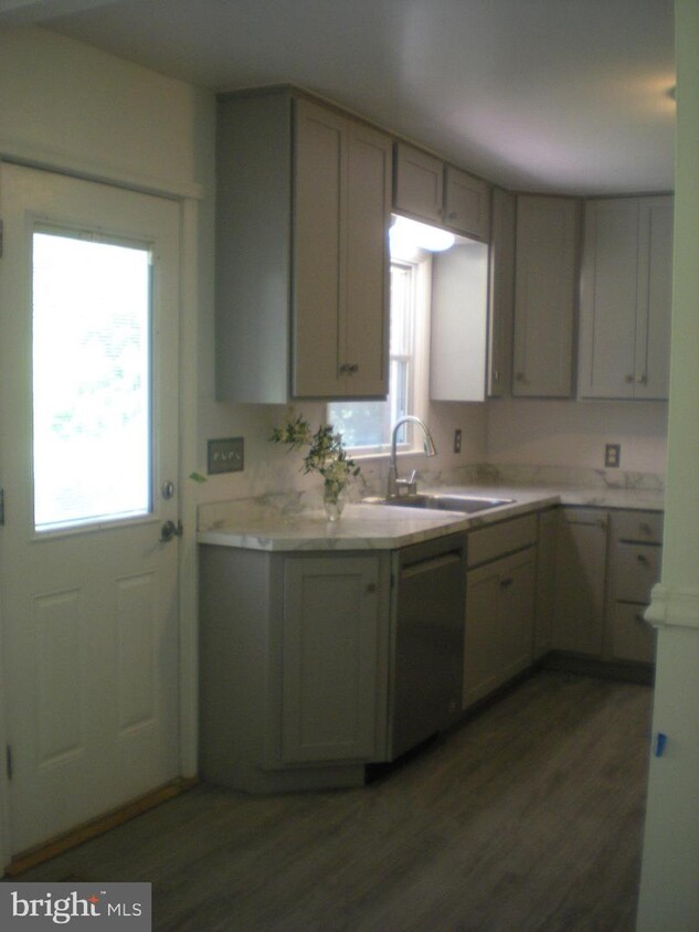 Primary Photo - 2707 Cedarhurst Rd