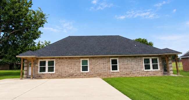 Building Photo - 440 Chestnut Dr