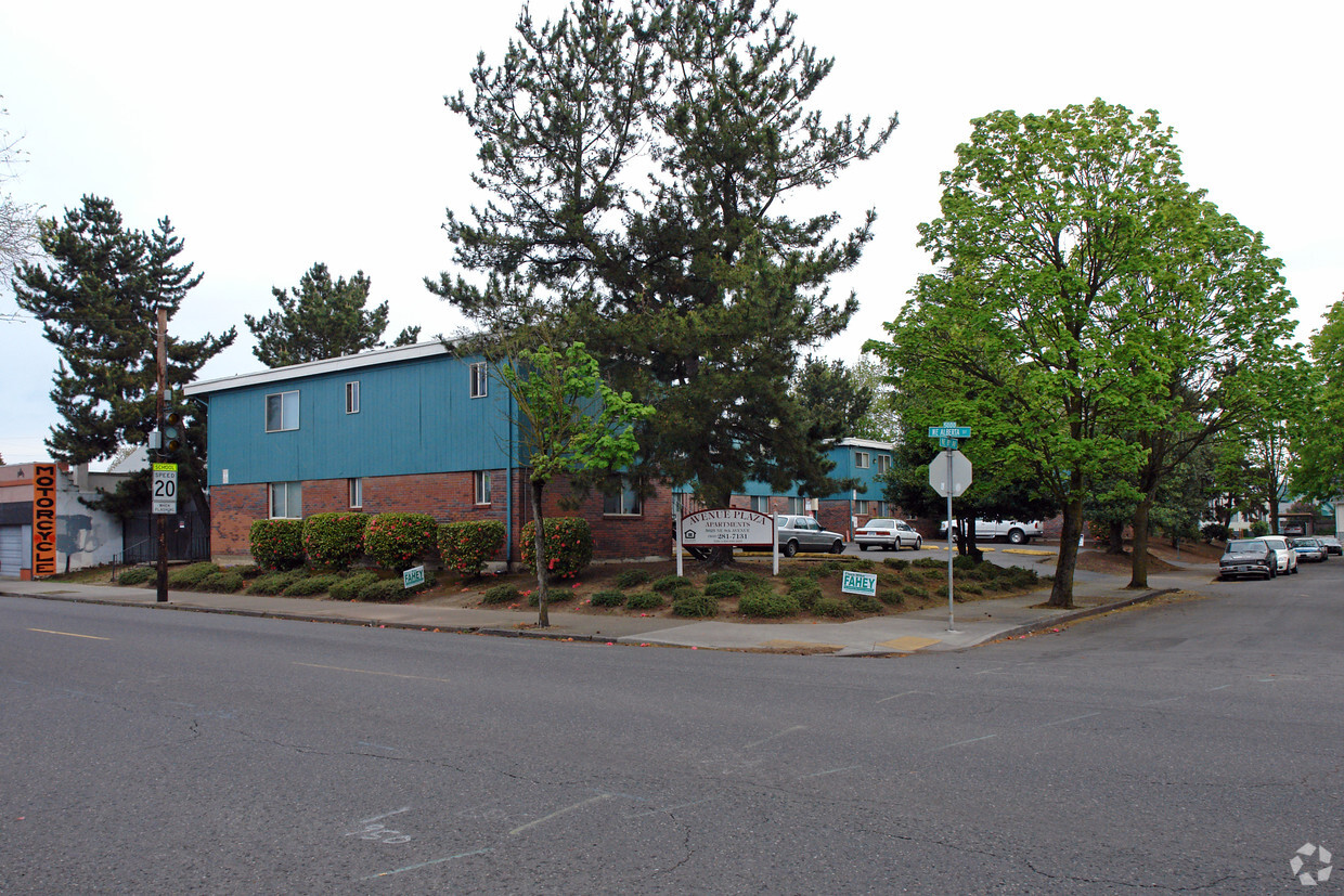 Primary Photo - Avenue Plaza Apartments