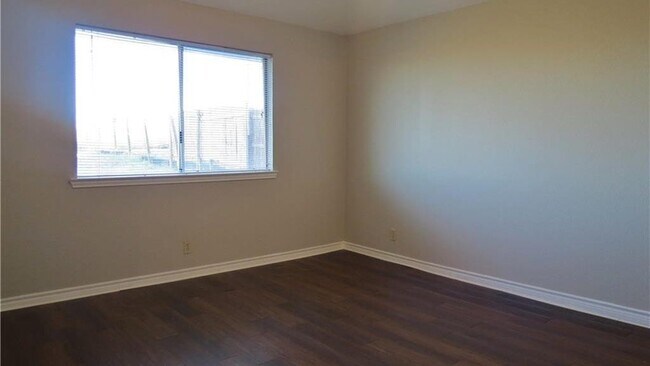 Foto del edificio - 1260 Hilltop Dr
