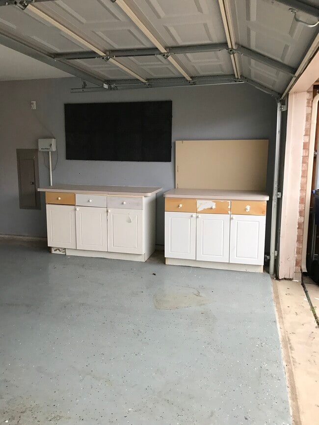 Building Photo - 8200 Kings Ridge Rd