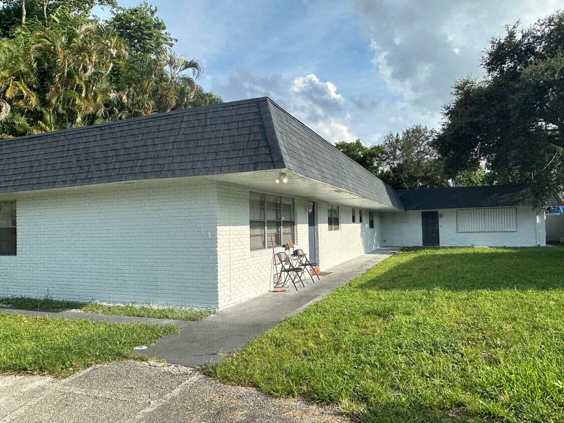 4546 SW 51st St, Dania Beach, FL 33004 Townhome Rentals in Dania