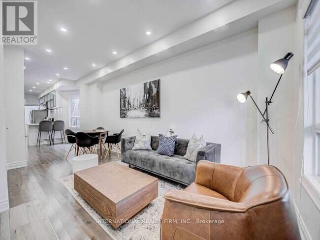 Photo du bâtiment - 717 Palmerston Ave
