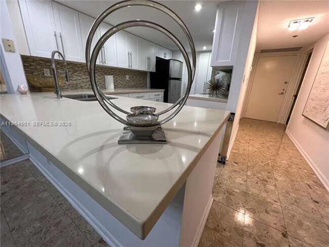 Foto del edificio - 1717 N Bayshore Dr