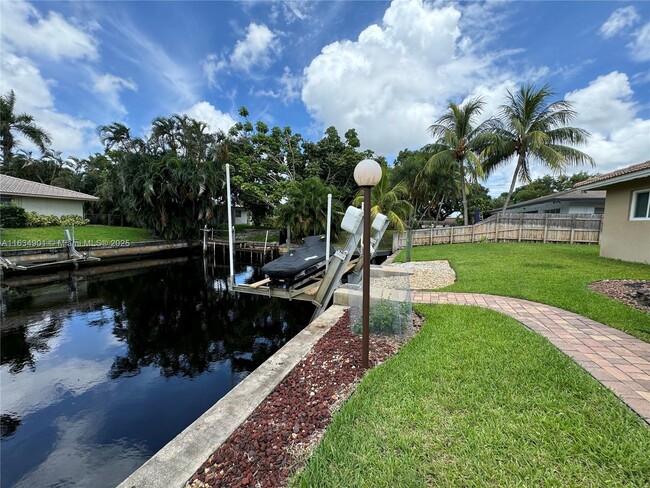 Foto del edificio - 5921 SW 17th Ct