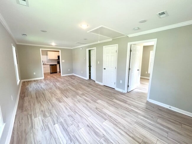 Building Photo - Charming 2 Bedroom Home in North Huntsvill...