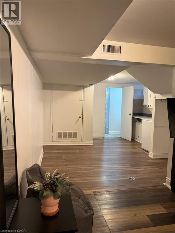 Building Photo - 8 Myrtle Ave