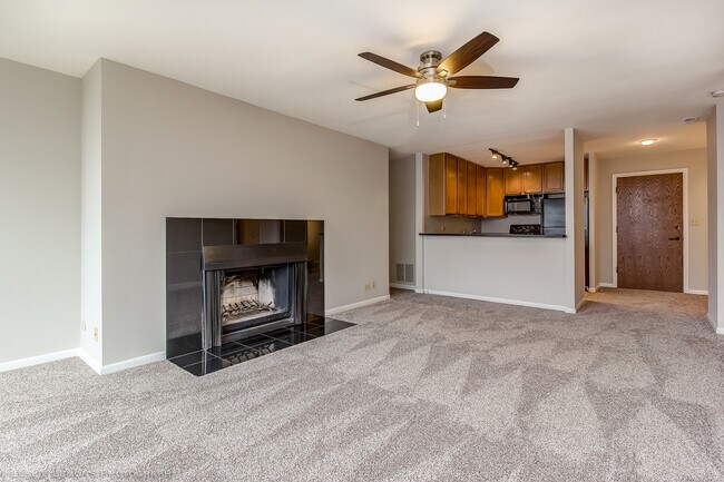 Building Photo - 5800 Oakwood Dr