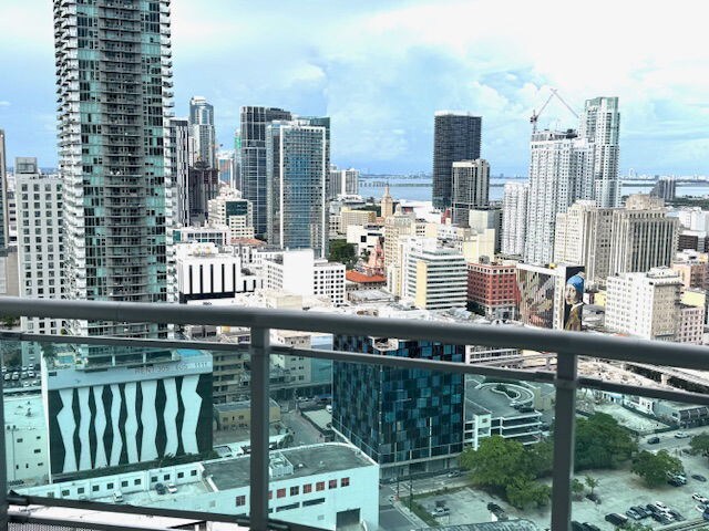 Foto del edificio - 350 S Miami Ave