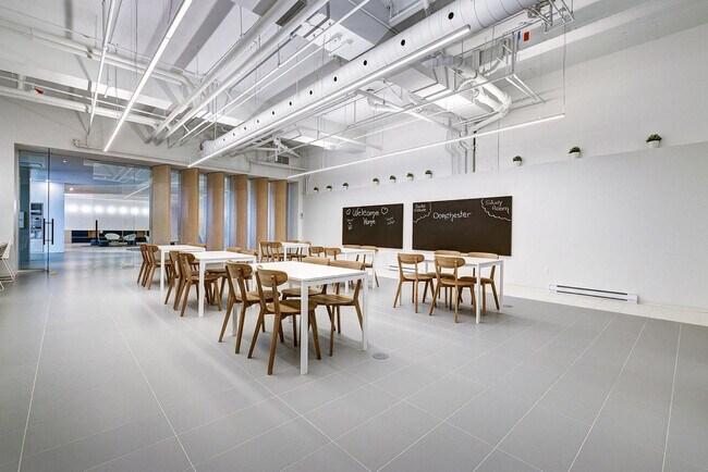 Building Photo - 1555 Boul. René-Lévesque O