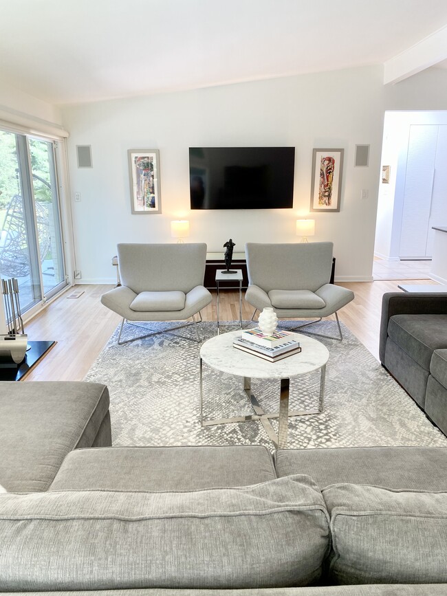 Foto del edificio - 921 Arden Ln