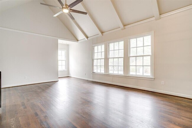 Building Photo - 404 Monticello Dr
