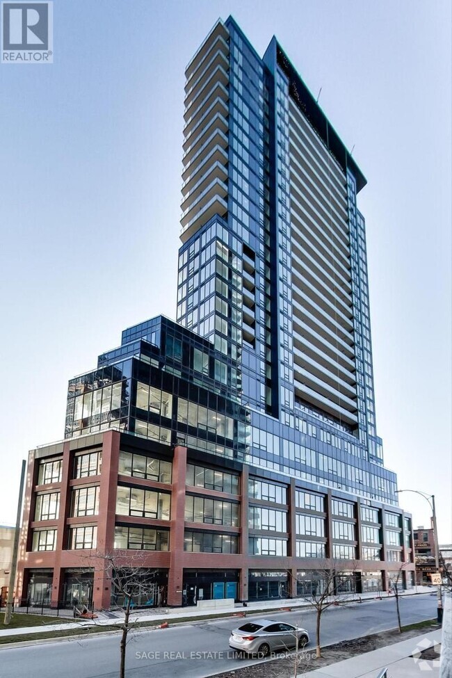 Building Photo - 135-1135 E Liberty St