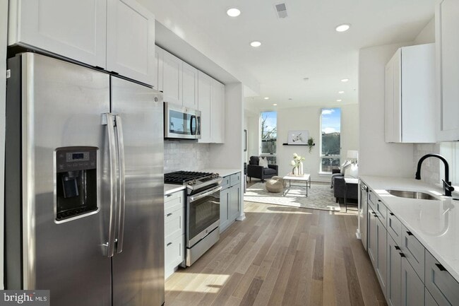Foto del edificio - Olde Kensington Two Bedroom Condo