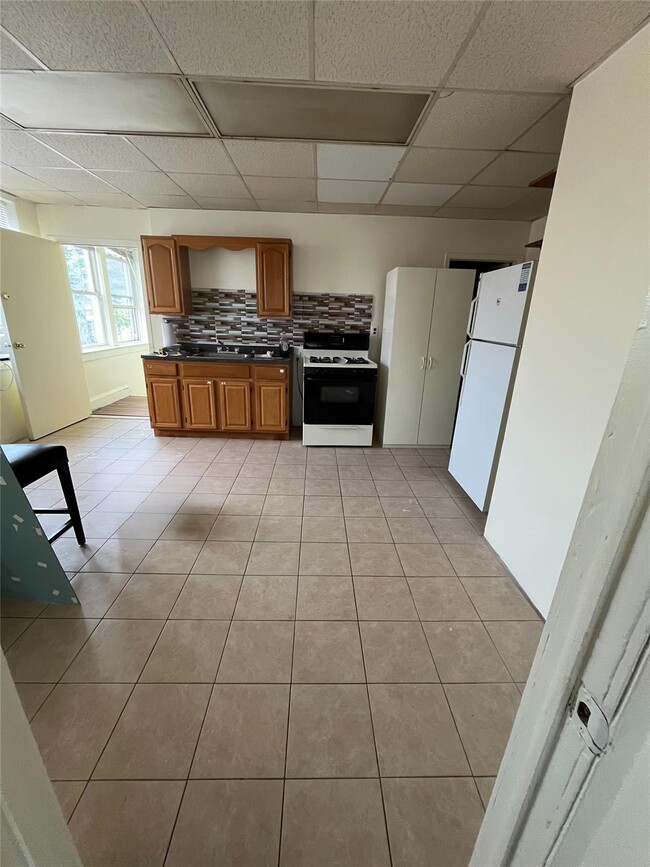 Building Photo - 156 Rockaway Ave