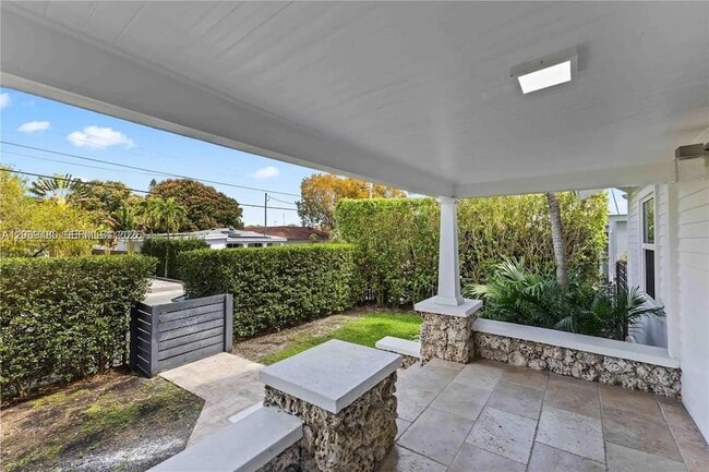 Foto del edificio - 2434 SW 15th St