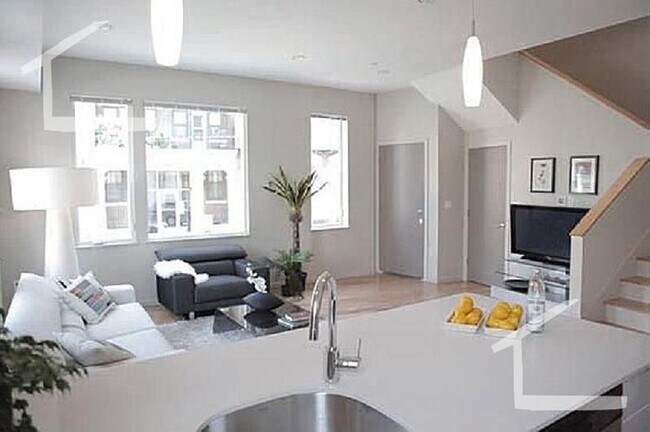 Foto del edificio - Nicely gut renovated 5 bed townhouse with all the extras!