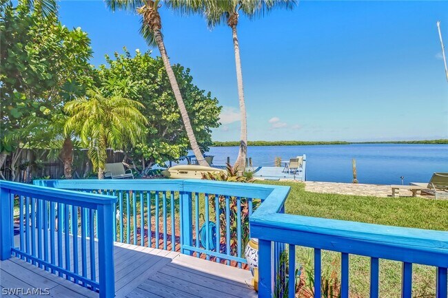 Foto del edificio - 4760 Pine Island Rd