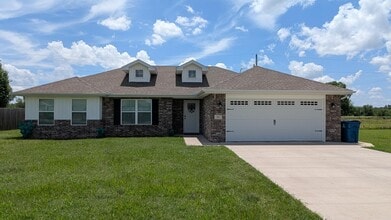 Building Photo - 606 Sarah Ct