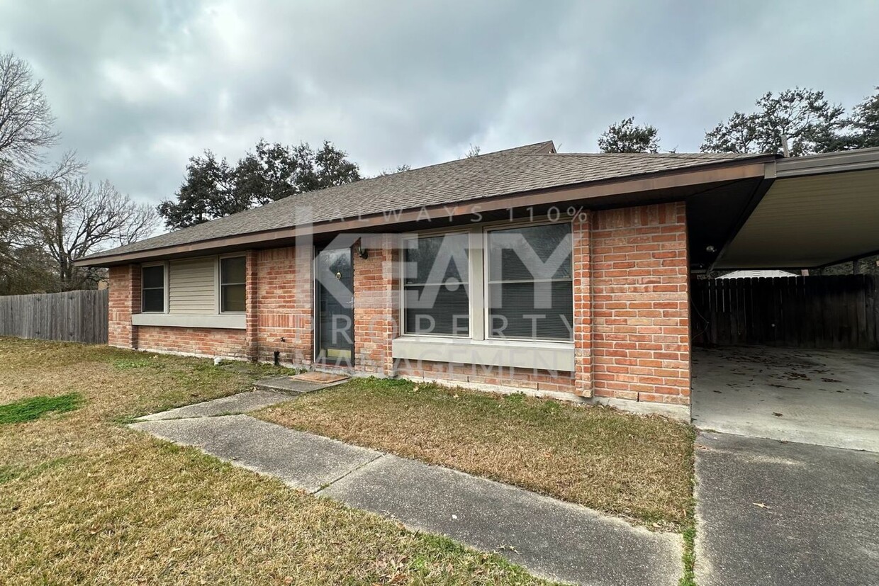 Primary Photo - Charming 3-Bedroom, 2-Bathroom Home with S...