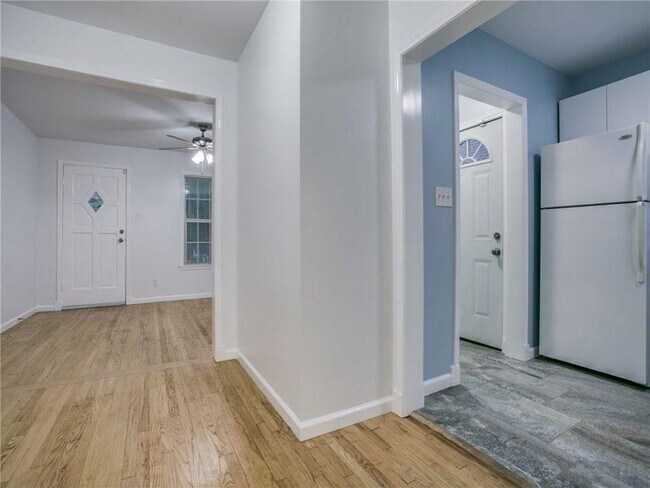 Foto del edificio - 829 N Crawford St
