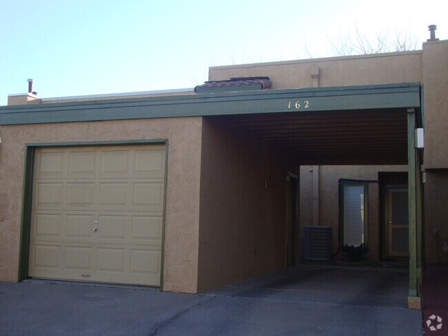Building Photo - 1644 Lomaland Dr