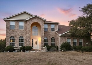 Building Photo - 498 Crossland Dr