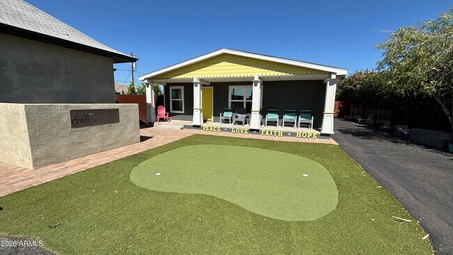 Foto del edificio - 706 E Whitton Ave